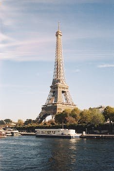 Pourquoi faut-il se rendre à Paris ?