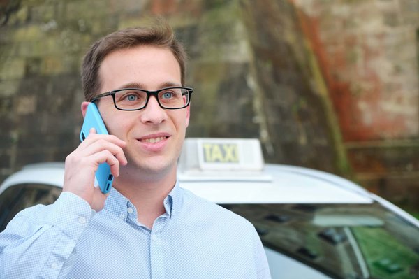 Comment choisir le bon service de taxi quand on est touriste dans une ville ?
