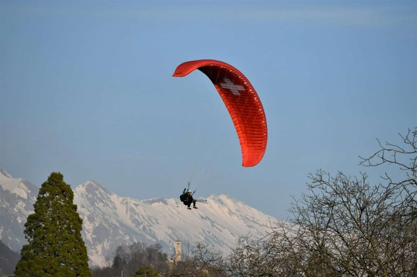 Quelles sont les meilleures destinations pour le paragliding dans les Alpes suisses ?
