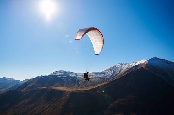 Vue imprenable : Parapente à travers les paysages du Puy de Dôme